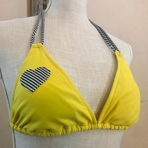 NWOT Women’s Bikini set
Top&bottoms are different sizes.
